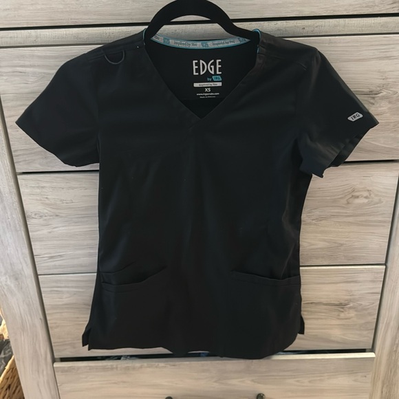 edge Tops - Scrub Top